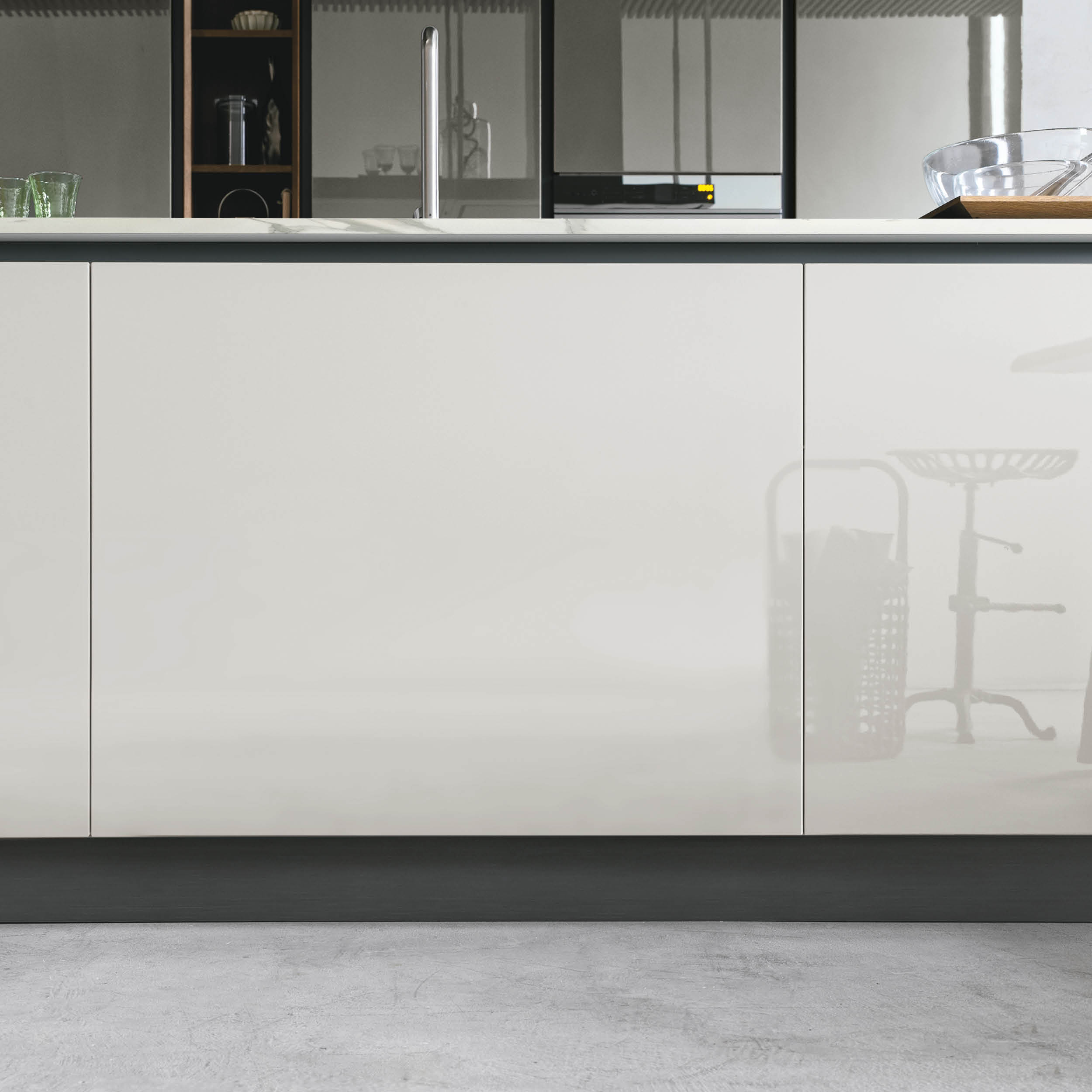 Modern Kitchens NYC - Aleve Laccato UV Neve Lucido 2 - Stosa Cucine